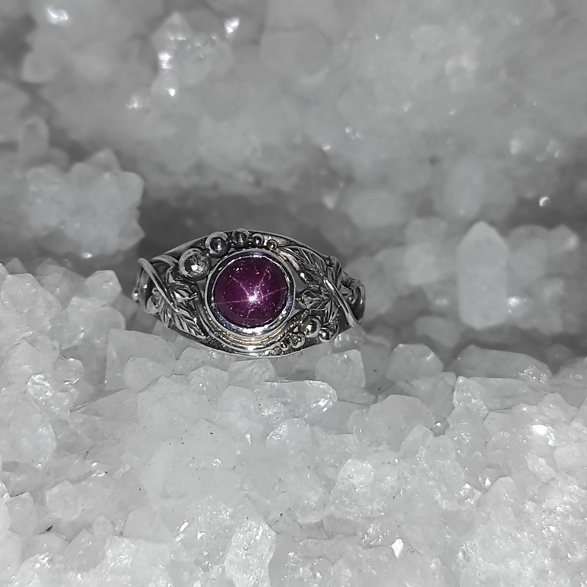 Bague Rubis étoilé feuille de lierre