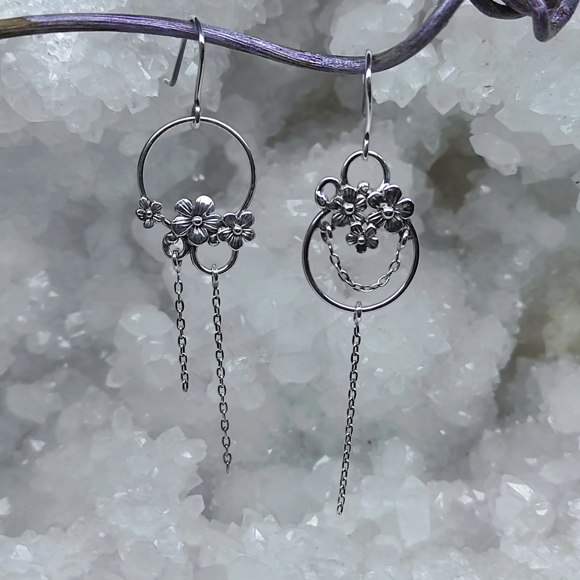 Boucle d' oreilles asymétrique fleurs